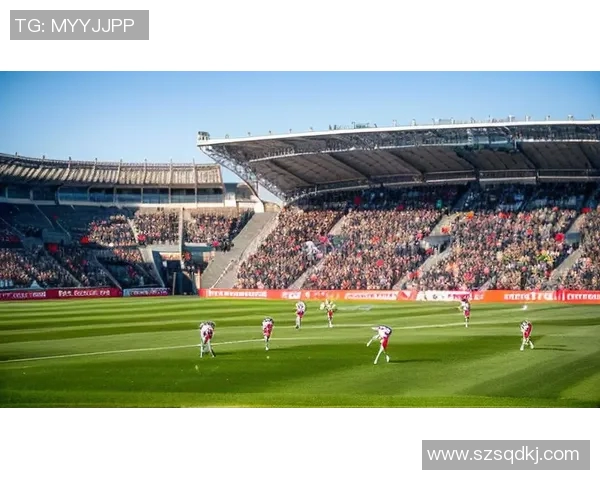 网红勇闯绿茵场挑战足球明星展现惊人技术与激情对决